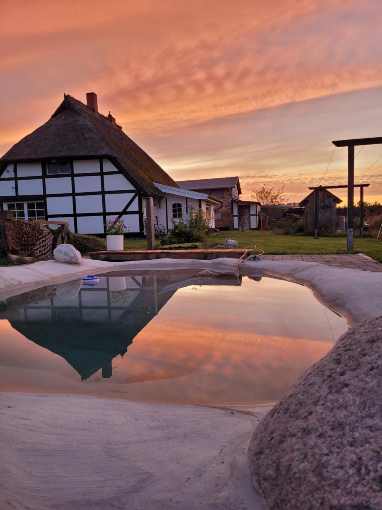 Urlaub Unterm Reetdach Auf Dem Darss Fuhlendorf (Mecklenburg-Vorpommern) Exterior foto