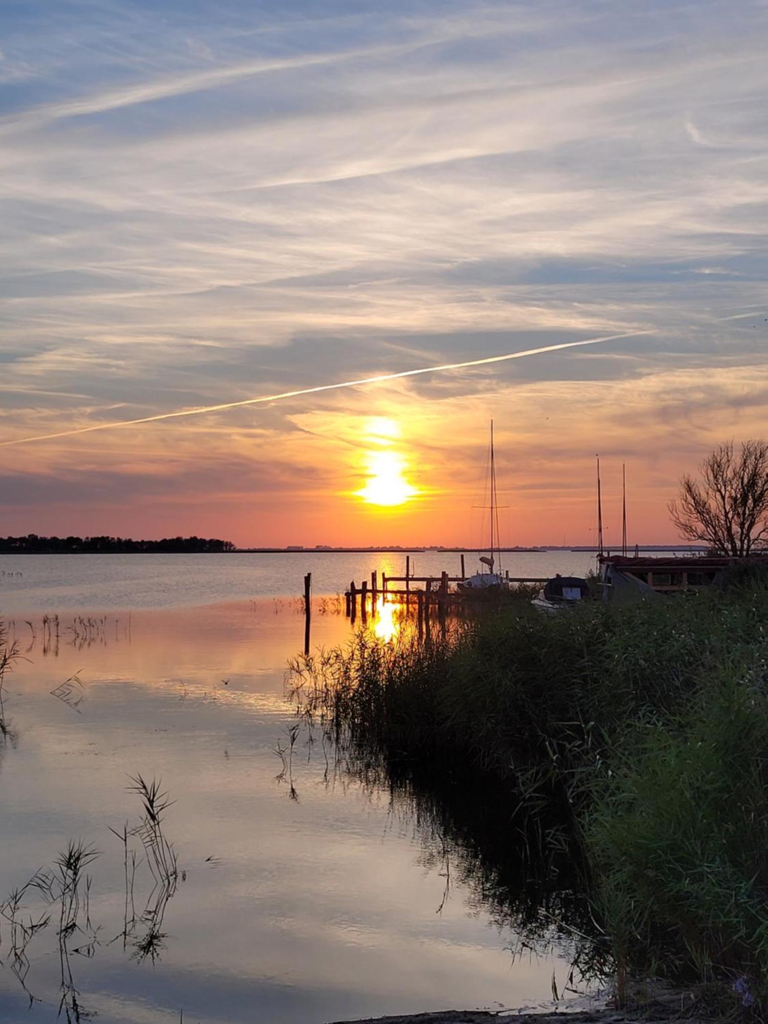 Urlaub Unterm Reetdach Auf Dem Darss Fuhlendorf (Mecklenburg-Vorpommern) Exterior foto