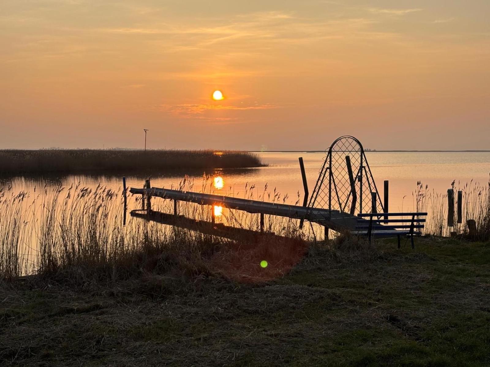 Urlaub Unterm Reetdach Auf Dem Darss Fuhlendorf (Mecklenburg-Vorpommern) Exterior foto